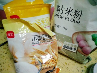 1、肠粉,准备材料木薯粉忘记拍了