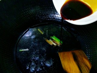 6、肠粉,加入110克水和生抽