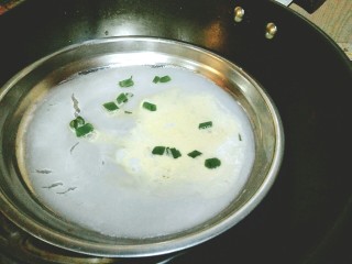 11、肠粉,蒸好熟透的肠粉会鼓起，就可以出锅了