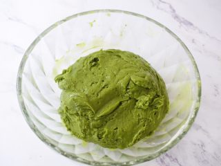 9、抹茶曲奇（玉米油版）,快速翻拌均匀，拌至没有干粉就可以了