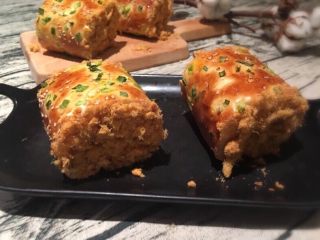 14、香葱肉松面包卷,美美的享用吧!