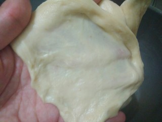 5、迷你巨无霸汉堡包～汉堡胚制作～,按照我家厨师机的能力就出膜了，你们根据自家的设备调整啊！