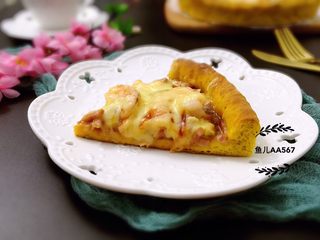 12、南瓜虾仁培根披萨,取出食用