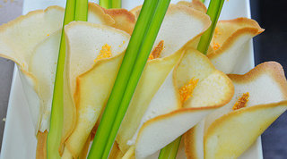 16、马蹄莲蛋卷,加点绿叶点缀一下，是不是很美