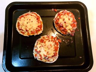 14、剩馒头的春天  馒头火腿披萨,馒头火腿披萨烤好了