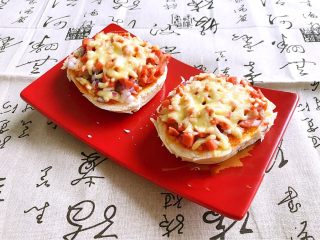 15、剩馒头的春天  馒头火腿披萨,好香啊，可以开餐了