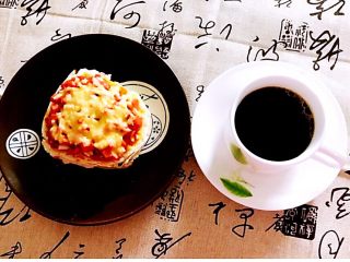 16、剩馒头的春天  馒头火腿披萨,配上一杯咖啡，早餐很完美哦~