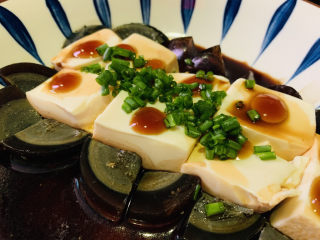 12、小葱拌豆腐,撒葱粒