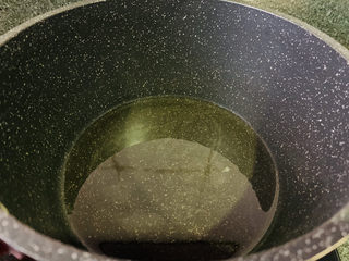 13、小葱拌豆腐,锅加食用油，大火烧热