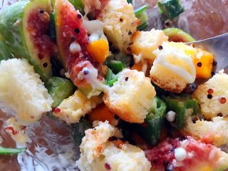 10、健康饮食之藜麦秋葵吐司沙拉,拌一下，可以享用啦！