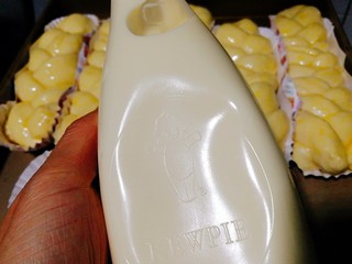 14、香葱火腿沙拉面包,取沙拉酱