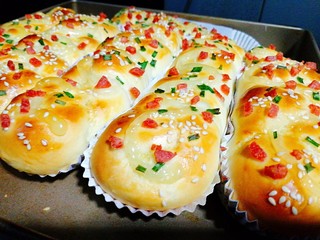 19、香葱火腿沙拉面包,面包出炉后放凉