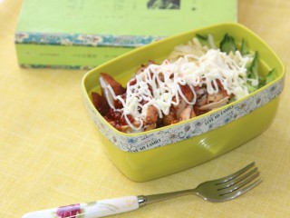 17、幸福便当~沙拉烤肉拌饭,再放沙拉酱