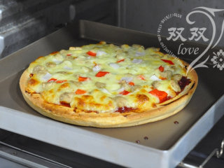 6、牛肉披萨,视上色情况出炉即可