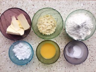 1、杏仁片脆饼,准备所需食材；