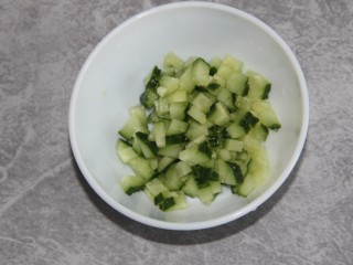 8、鸡蛋沙拉三明治,切成碎丁