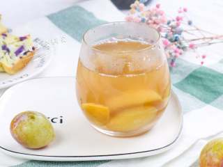 7、西梅汁,西梅不仅可以做西梅汁,还可以用来做沙拉、糕点,还是主食、配料,都非常合适。