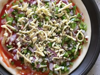 5、披萨,撒些马苏里拉