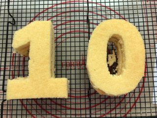 7、数字蛋糕,之后再修剪一下毛边，让字整齐干净