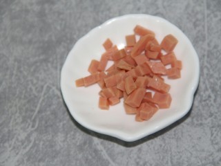 10、鸡蛋沙拉杯,火腿肠也切碎丁