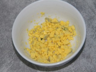 11、鸡蛋沙拉杯,蛋黄弄碎