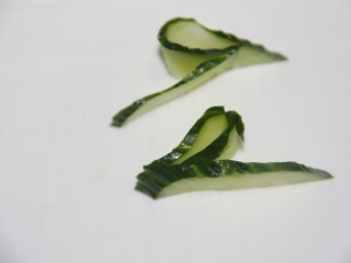 19、鸡蛋沙拉杯,然后卷起一半