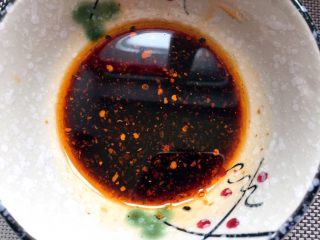 10、皮蛋拌豆腐,搅拌均匀