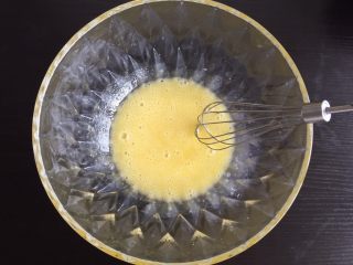 6、黑芝麻薄饼干,搅拌均匀