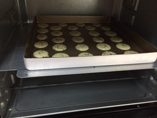 13、黑芝麻薄饼干,烤箱预热160度，中层，上下火，15分钟