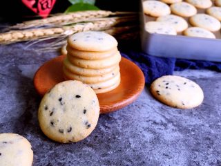 14、黑芝麻薄饼干,晾凉即可