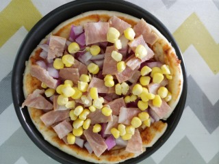 16、培根玉米粒披萨,再撒玉米粒