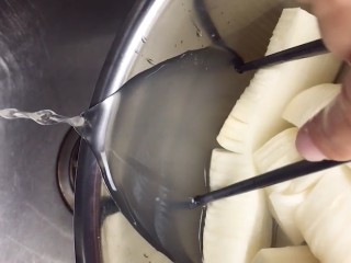 6、泡椒白萝卜,倒掉腌出来的水分