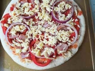 24、海鲜披萨10寸,撒上一层芝士