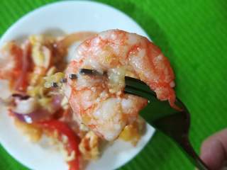 31、海鲜披萨10寸,来，张口，啊。。。