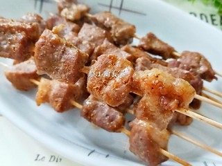 11、烤肉串,解馋又过瘾。