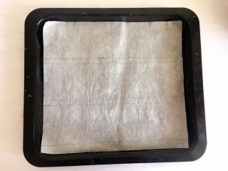 2、手指饼干, 油纸用笔分成3份7厘米左右的大小