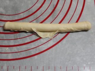 7、香葱辫子包,从上到下卷起来