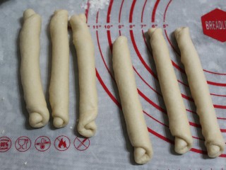 8、香葱辫子包,再醒发5分钟