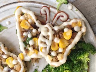 19、蝶形蔬菜蛋炒饭,装饰完两只蝴蝶就可以