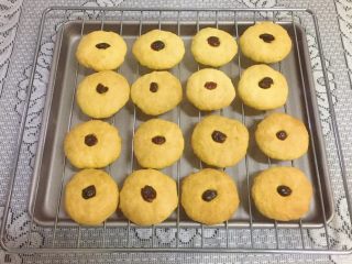 15、蔓越梅奶香南瓜饼干#家有烤箱#,出炉，放烤网上晾凉。