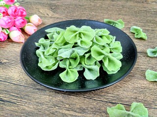 13、菠菜蝴蝶面,也可以换成其它蔬菜来做蝴蝶面