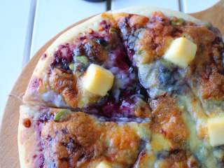 15、蓝莓酱薄底披萨|在家自己做胜过必胜客,烤好立即取出，挪至晾网；