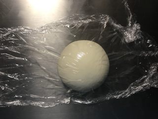 6、一天家双色凉皮➕肉夹馍????,盖上保鲜膜醒十分钟