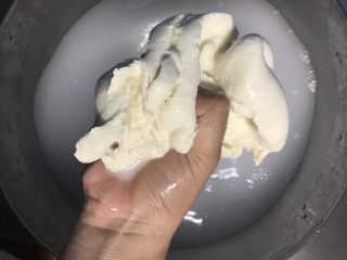 9、一天家双色凉皮➕肉夹馍????,像洗衣服一样揉搓