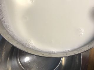 12、一天家双色凉皮➕肉夹馍????,将淀粉水过滤一遍