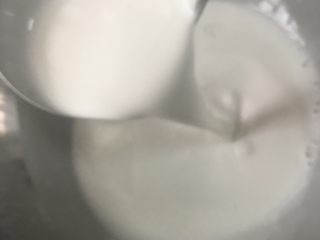 19、一天家双色凉皮➕肉夹馍????,成顺滑的淀粉浆