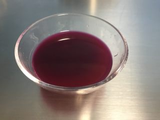 20、一天家双色凉皮➕肉夹馍????,红叶苋菜，开水焯煮片刻，挤出红色汁液