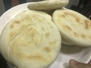 41、一天家双色凉皮➕肉夹馍????,烙好的饼