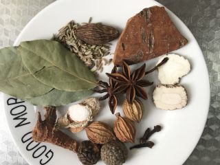 45、一天家双色凉皮➕肉夹馍????,香料包：八角、草果、丁香、桂皮、白芷、山奈、良姜、小茴香、草寇、香砂、香叶