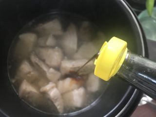 51、一天家双色凉皮➕肉夹馍????,加入生抽